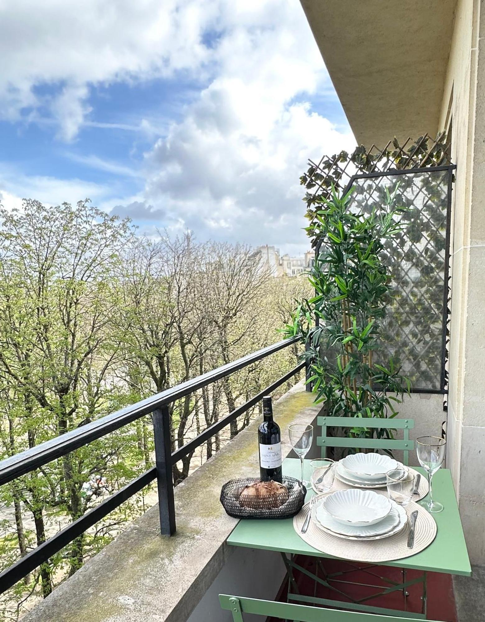 Stylish Apartment With A Balcony In Paris Dış mekan fotoğraf